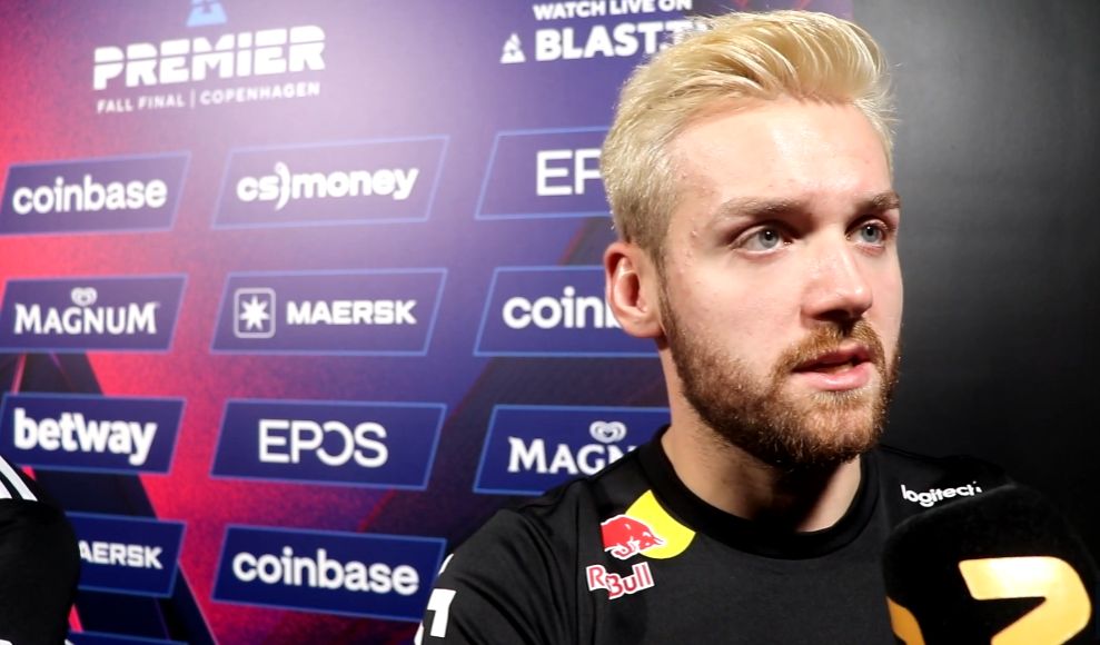 G2官推整活：游回家吧小伙子们！配图Jankos游回基地