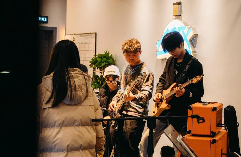 【前瞻】2025LPL春季赛 RW vs OMG，积分榜倒数的对决