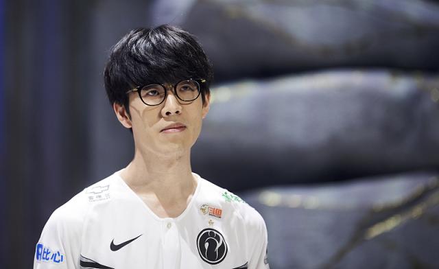 jL回应对NAVI质疑：没有火力输出和明星选手的二线队哈哈