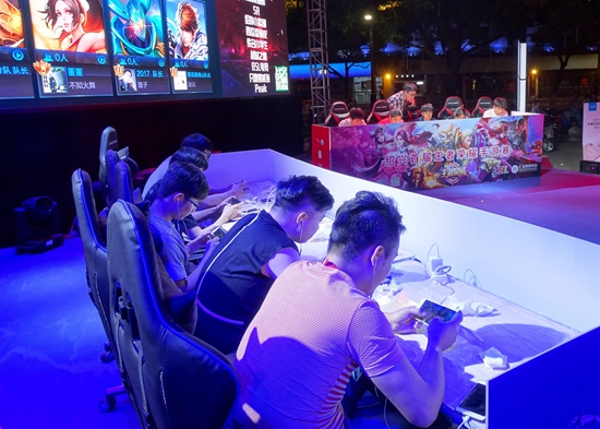 网友计算Able半月陪玩收入6万7，Cube一天收入5500