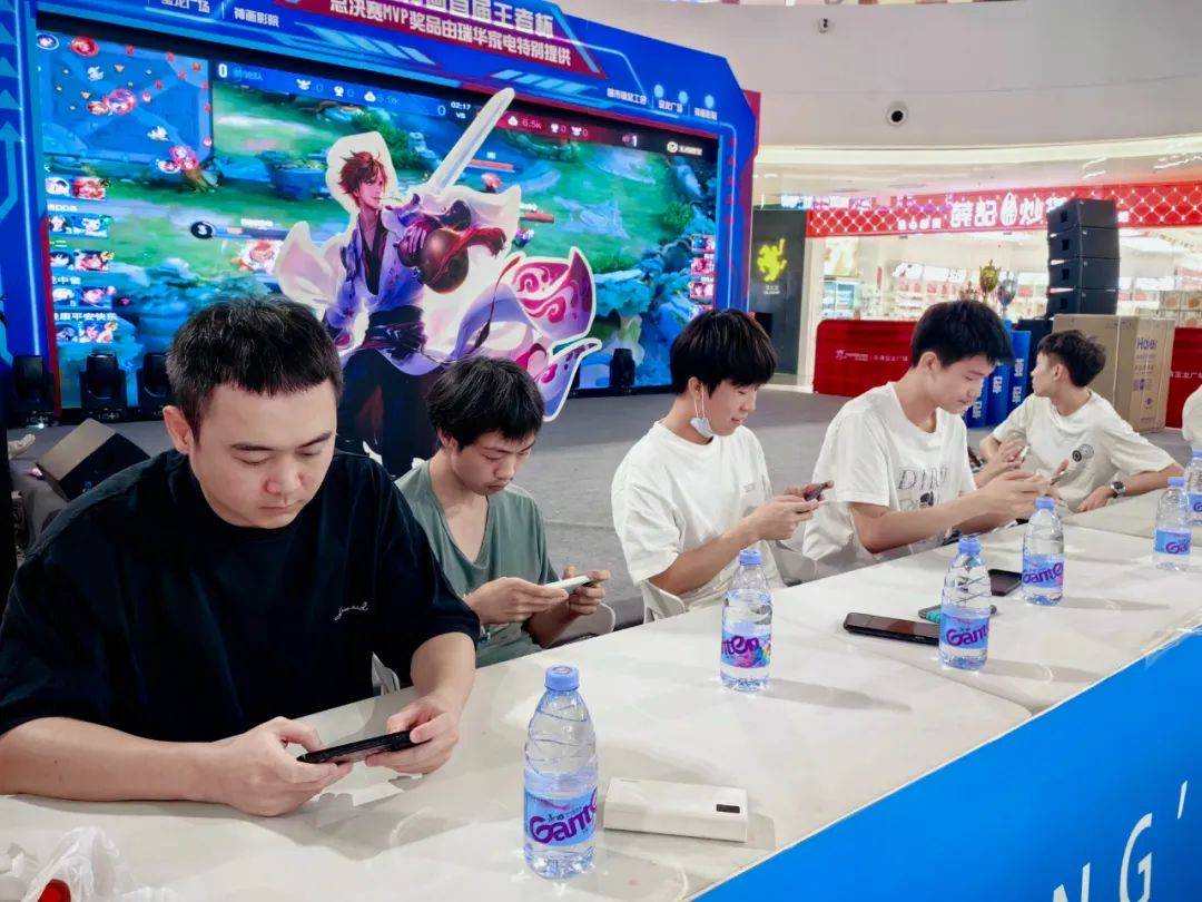 LPL春季赛今日首发名单：TES维持上场阵容不变 Xiaohu对上Rookie